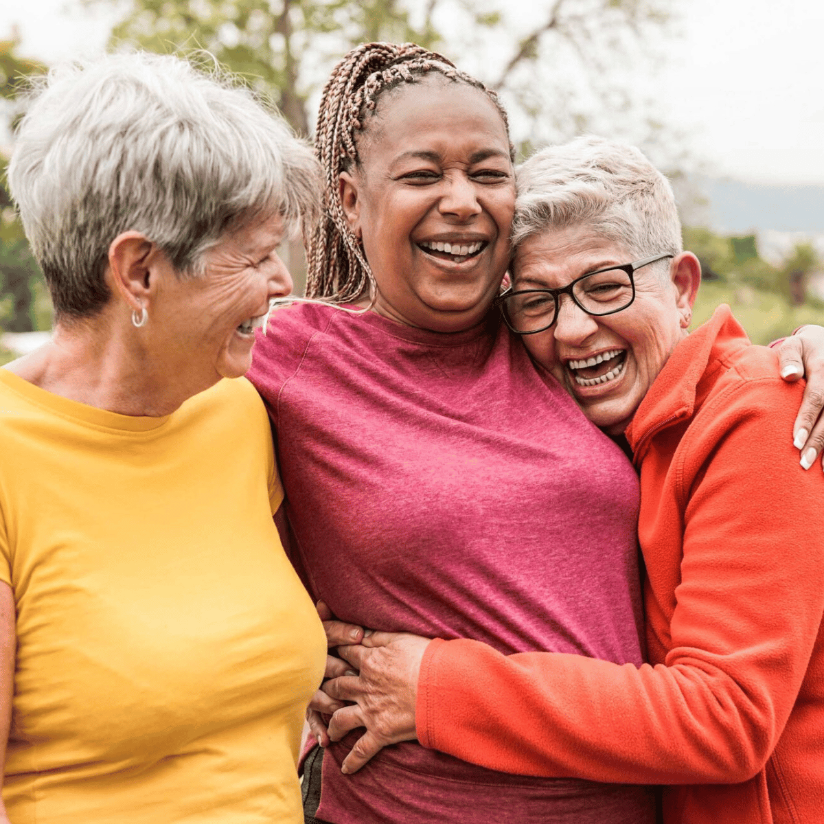 Grupo de adultas mayores felices